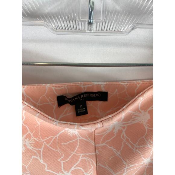 Banana Republic Peach Floral Shorts 2 - Picture 2 of 3